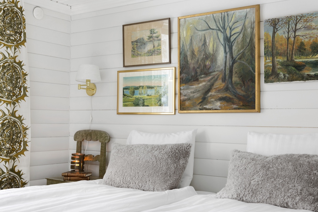 Hunting Bay Lodge Bedroom art